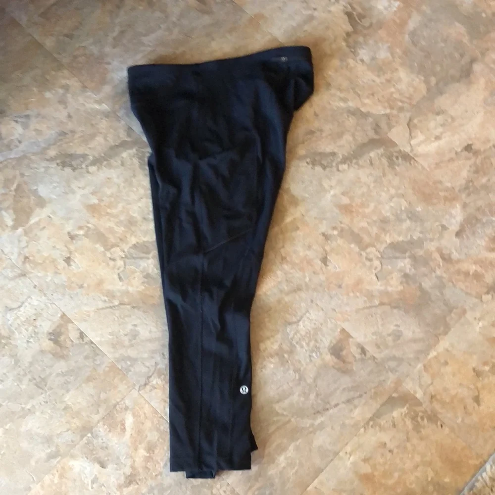 Lululemon black cropped leggings size 6